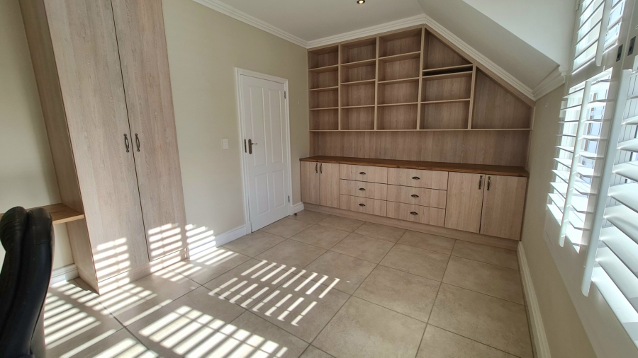 5 Bedroom Property for Sale in The Village Western Cape